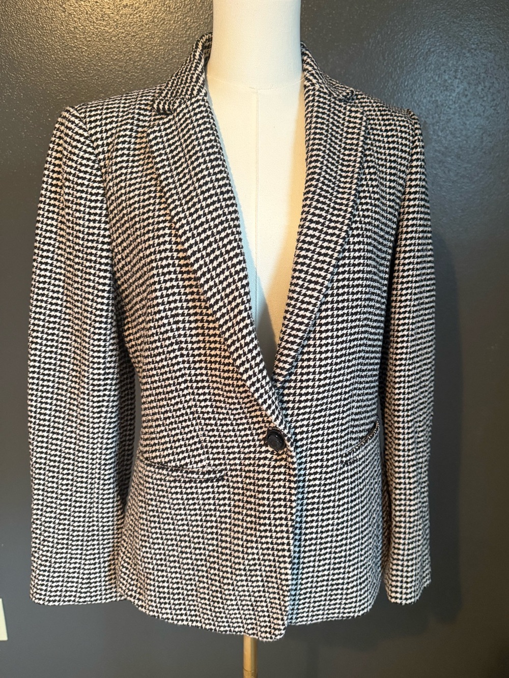 Ann Taylor Classic Black and White Houndstooth Tweed Blazer